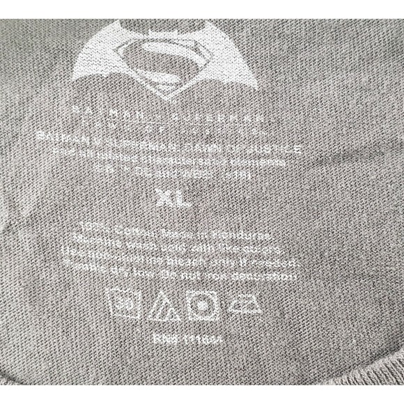 Men's Batman v Superman *Gray* T-Shirt (XL) Gotham Guardian/Last Son of Krypton - Picture 7 of 7